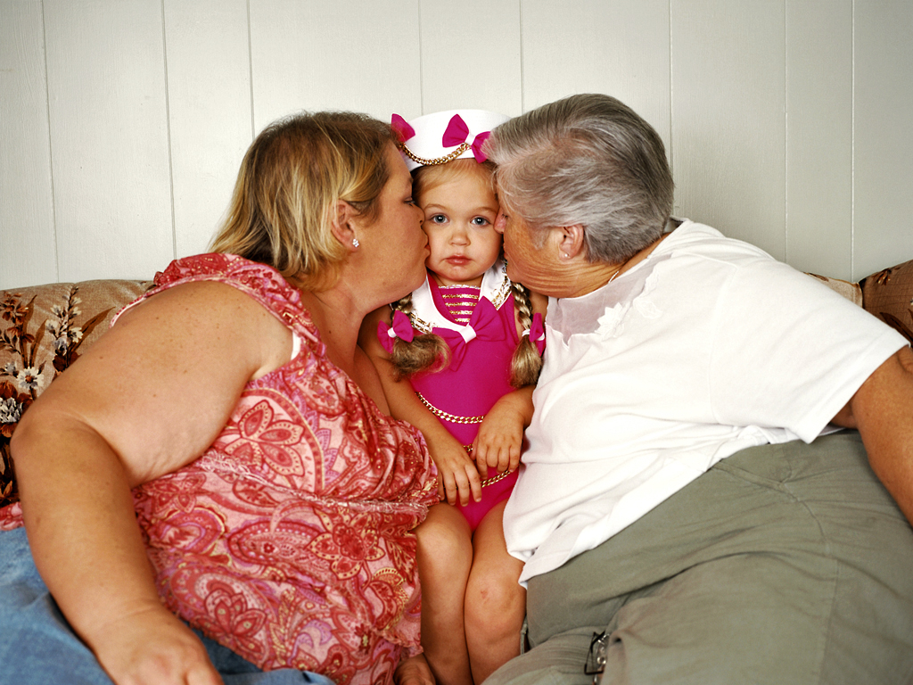 Colby Katz, Rayne-Lin With Her Mother And Grandmother, LA, 2006